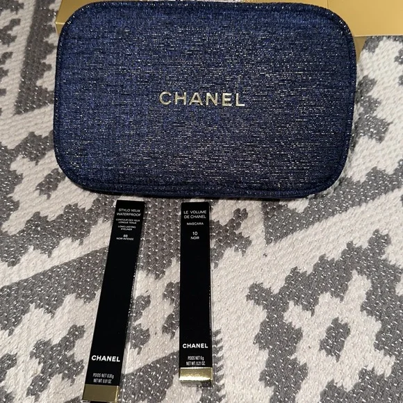 Chanel A Sight to See Mascara Holiday Makeup Set - Picture 4 of 6